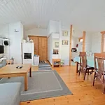 Paritalomoekki Lomariihi 10 Apartment Muurame