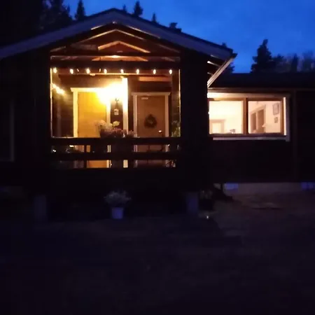 Huoneisto Paritalomoekki Lomariihi 10 *