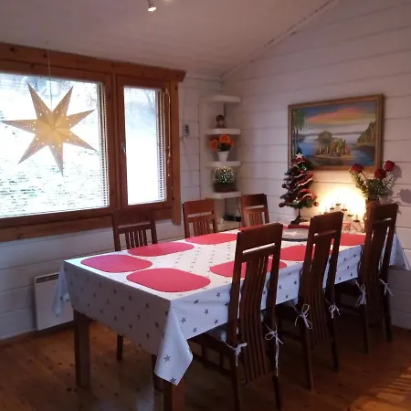 Paritalomökki Lomariihi 10 * Muurame